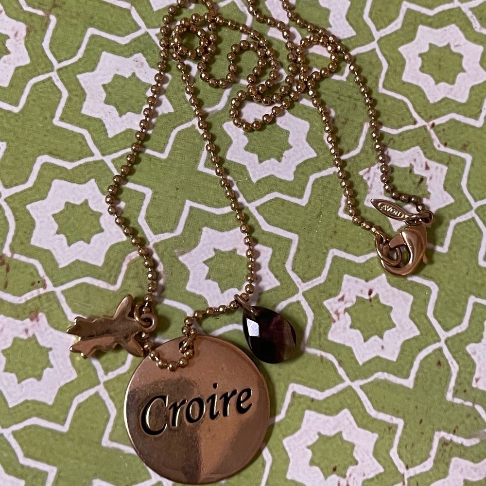 Avon โBelieveโ Angel Pendant Necklace โ 18โ Gold Tone with Purple Gem - Picture 6 of 7